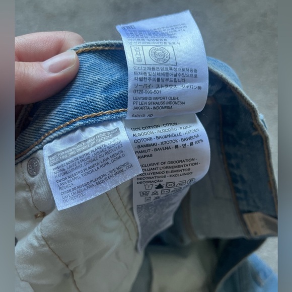 Women’s Levi High Rise Shorts Original Style | Size 32 - Picture 6 of 7